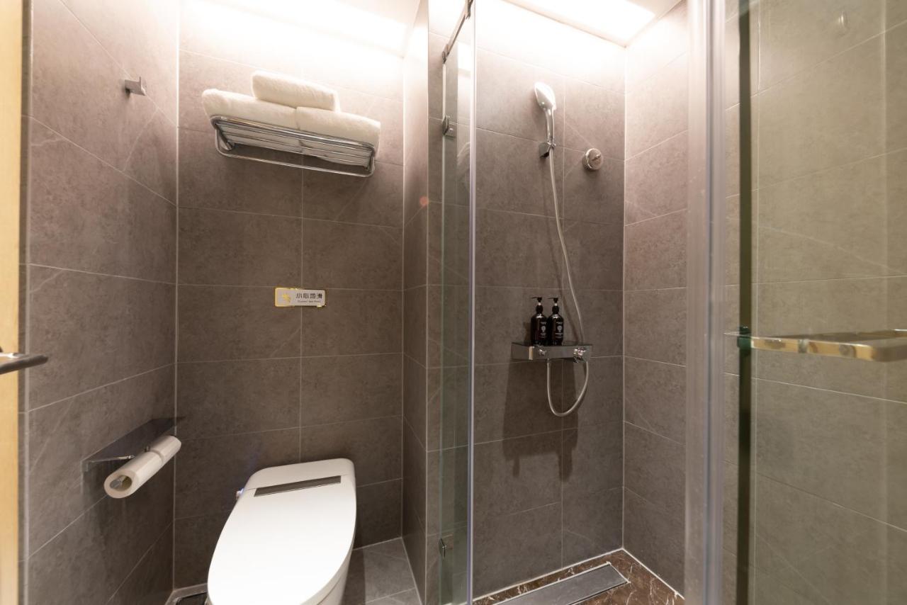 East Sacred Hotel: Tiananmen Square Proximity with Tourism Services Beijing Exterior photo A shower cubicle