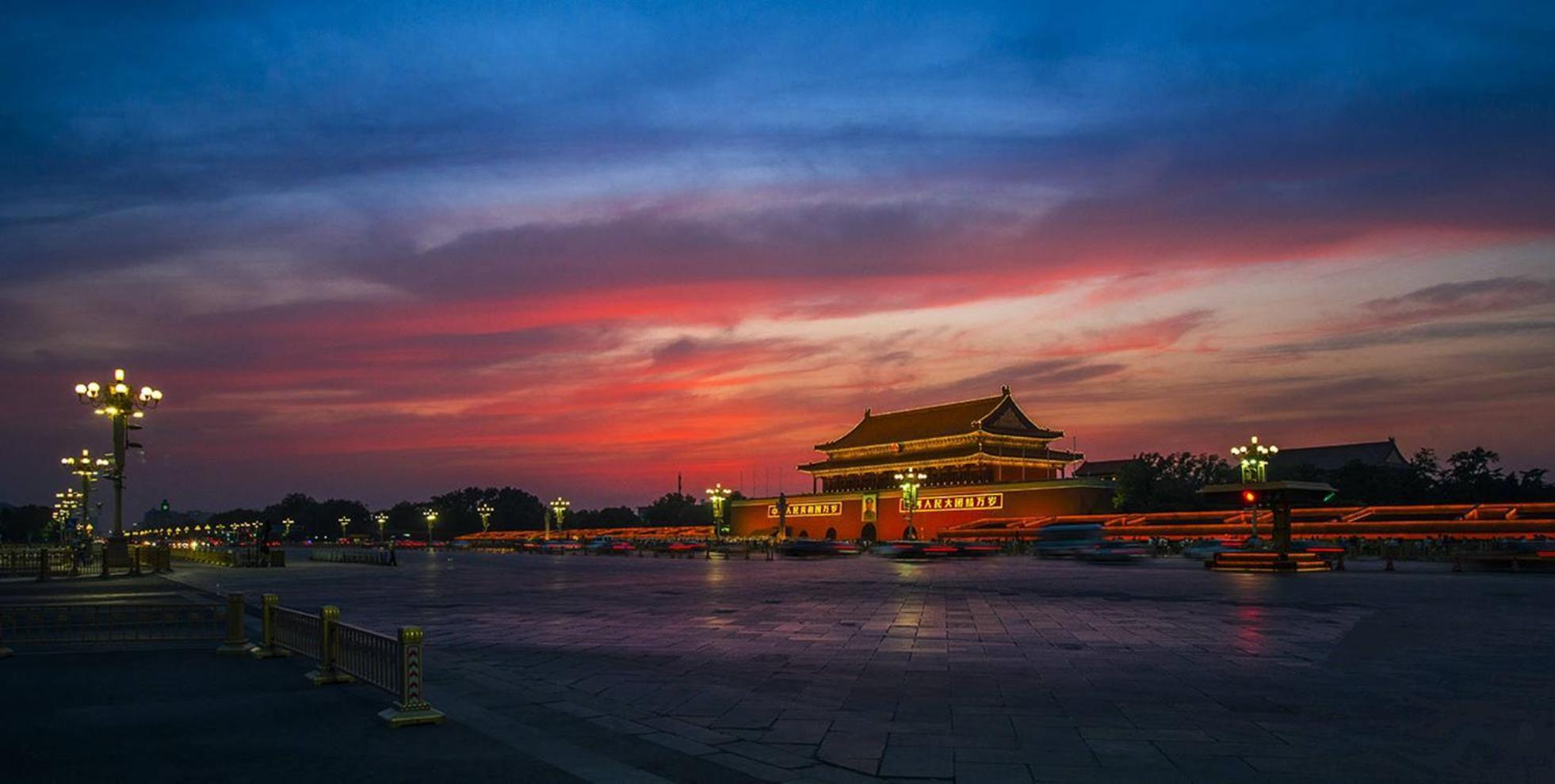 East Sacred Hotel: Tiananmen Square Proximity with Tourism Services Beijing Exterior photo The Forbidden City at sunset