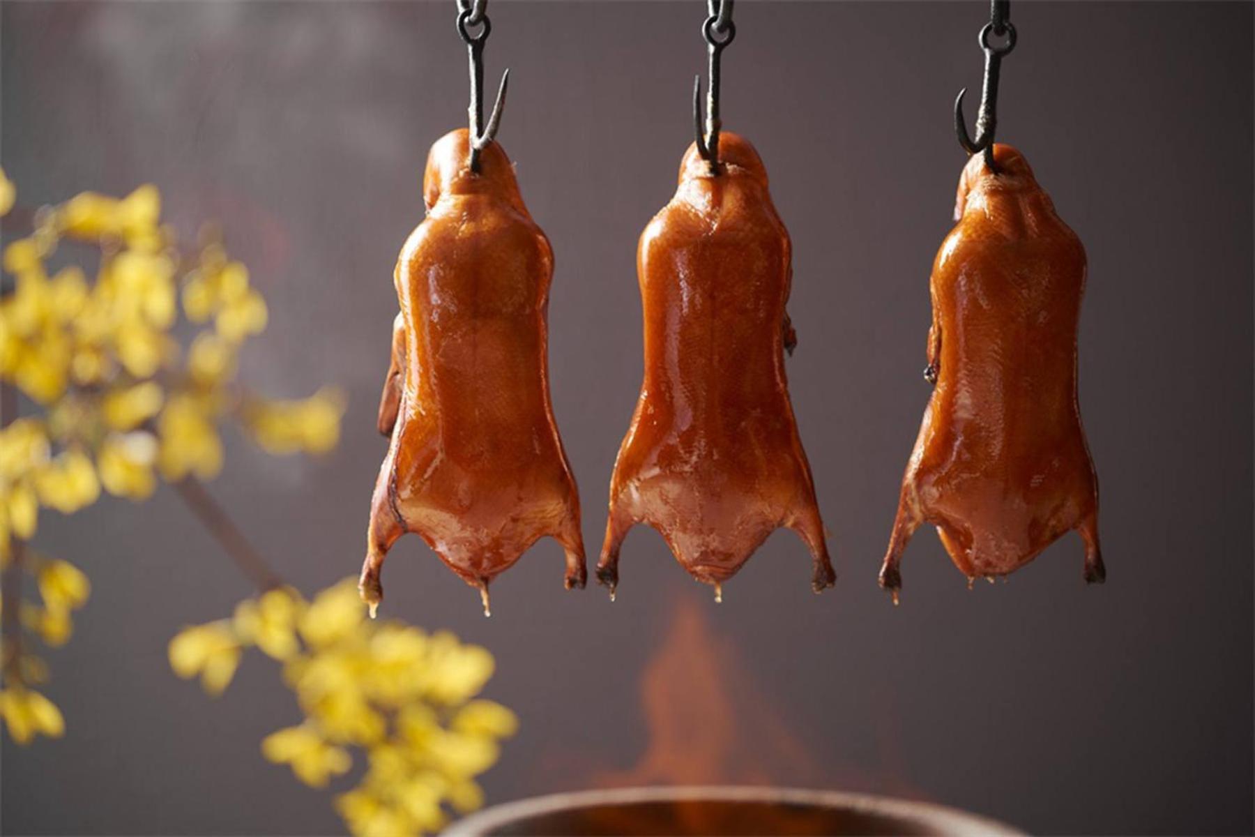 East Sacred Hotel: Tiananmen Square Proximity with Tourism Services Beijing Exterior photo Hanging chicken