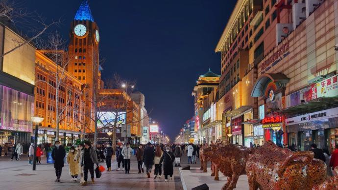East Sacred Hotel: Tiananmen Square Proximity with Tourism Services Beijing Exterior photo The Bund at night